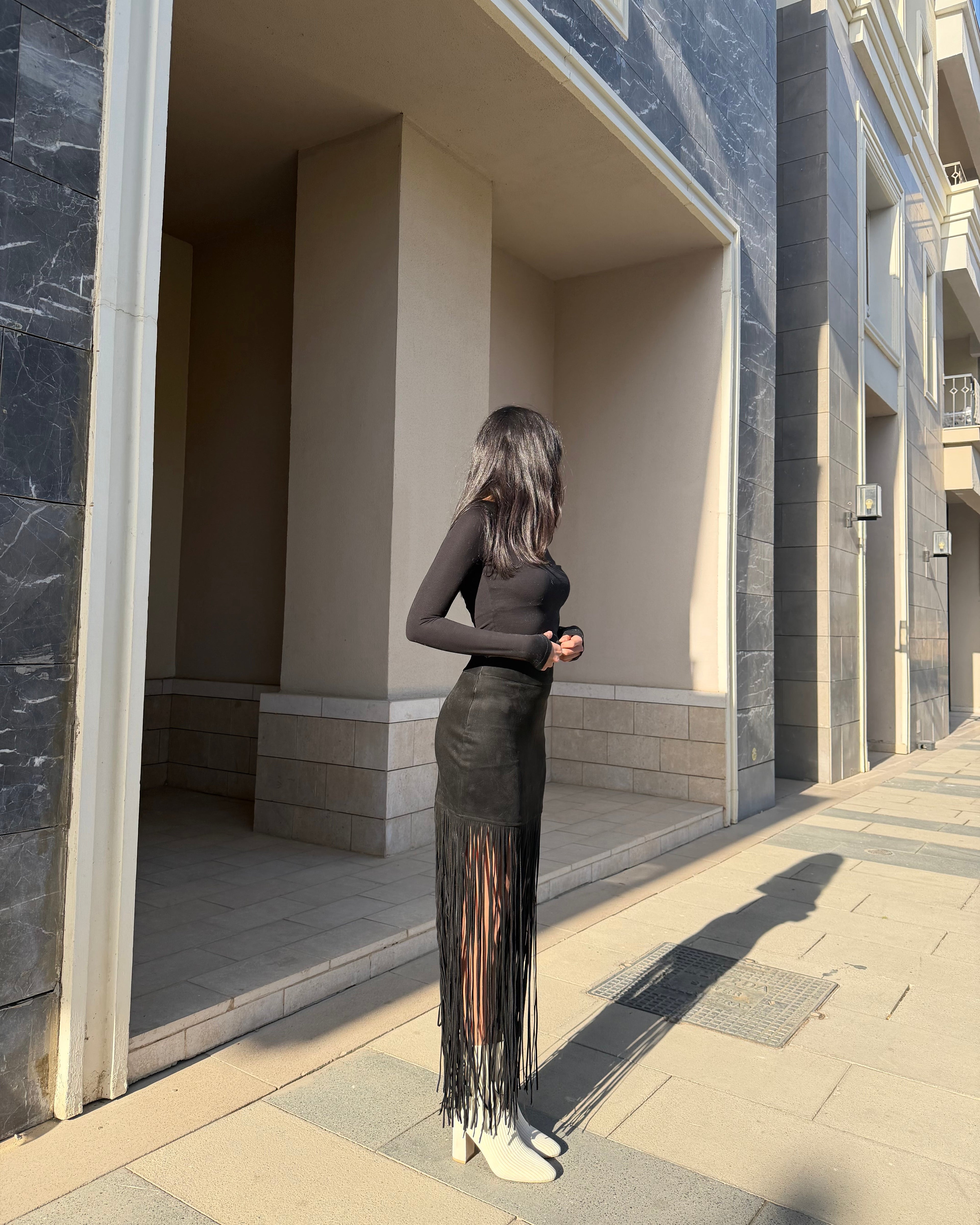 The fringe wave skirt in noir