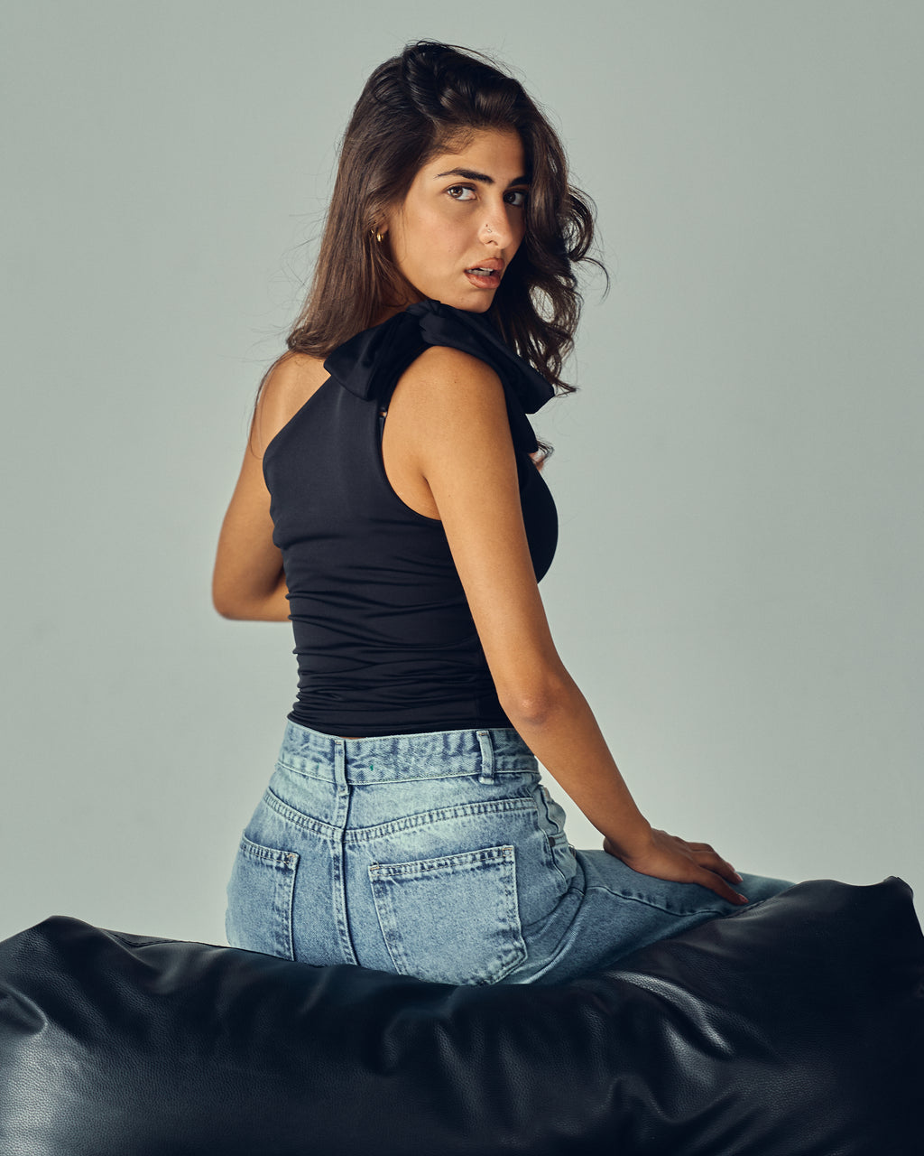 the bow top in noir